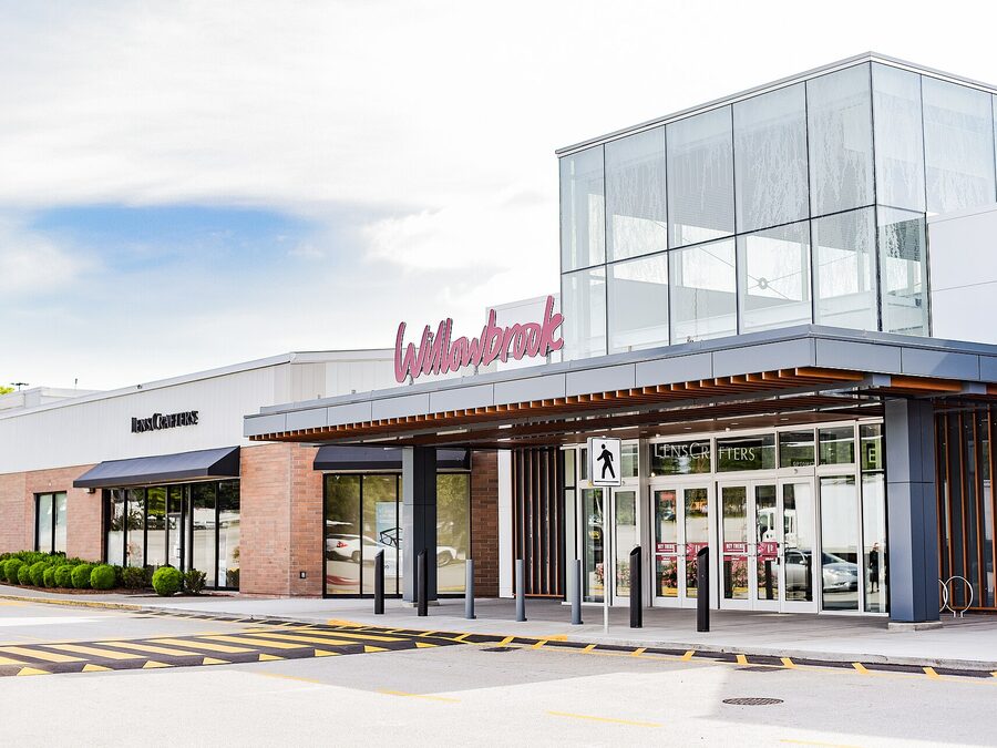 Retail shopping center storefront